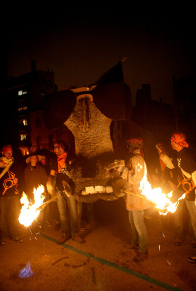A punt d'encendre el Carnestoltes