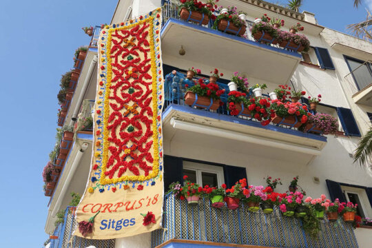 També s'engalanen els balcons