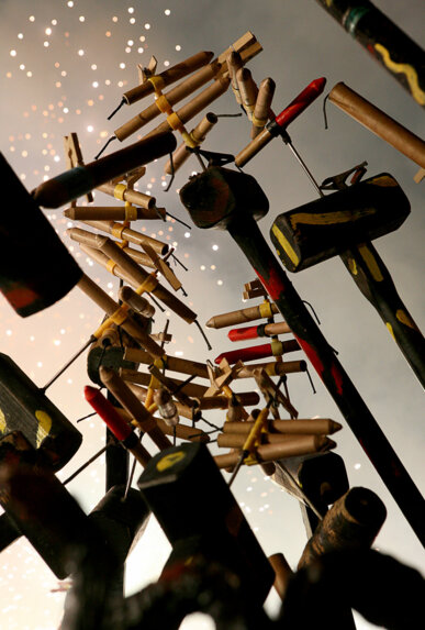 Encesa conjunta de maces carregades amb carretilles