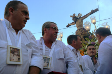 Sortida del Crist de la Salut