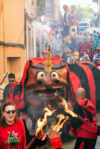 La Cuca durant el seguici de la festa major d'estiu