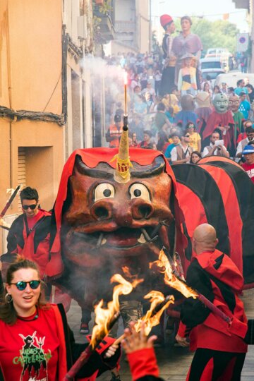 La Cuca durant el seguici de la festa major d'estiu