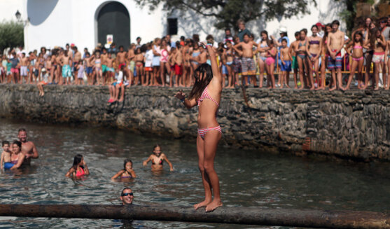 Fent equilibris a Cadaqués
