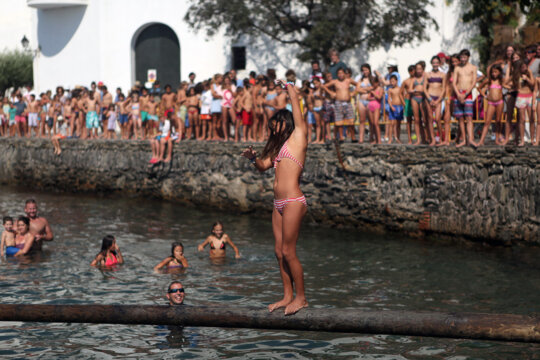Fent equilibris a Cadaqués