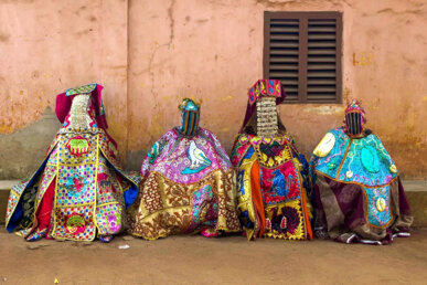 Mascarada Egunun a l'Àfrica. Foto: Massimo Rumi