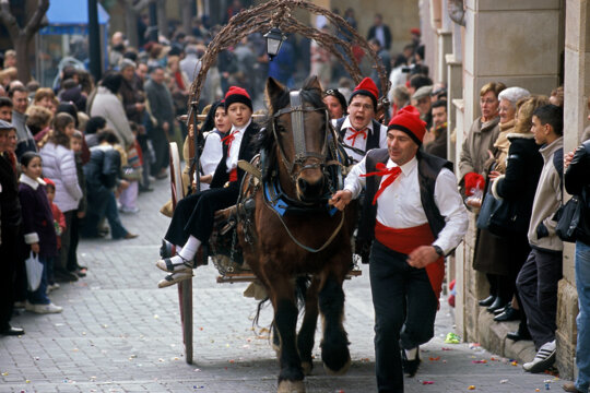 Els tombs per la vila