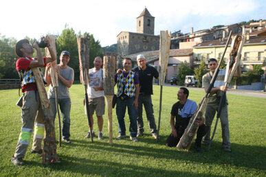 Grup de fallaires a punt per pujar