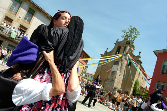 Danses populars al voltant del pollancre