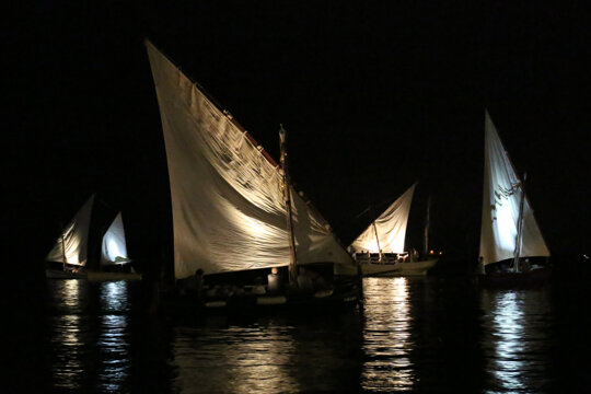 Arribada nocturna de barques