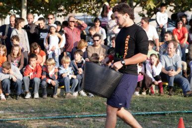 El transport d'una portadora gegant de 50 litres és una prova clau per optar al títol