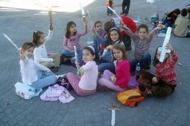 Les xiquetes amb les espases