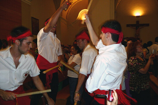 Entrada dels totxetaires a l'església