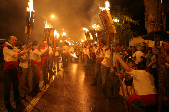 Arribada de les falles al poble