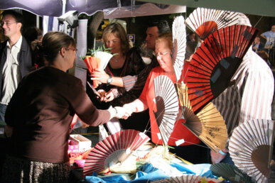 Venda de Rams pel ballEl ball de rams d'Hostafrancs va ser recuperat el 1995. Foto: Esbart Ciutat Comtal