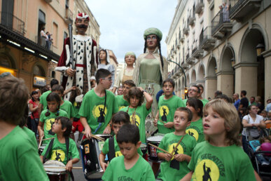 Gegants i timbalers a la cercavila