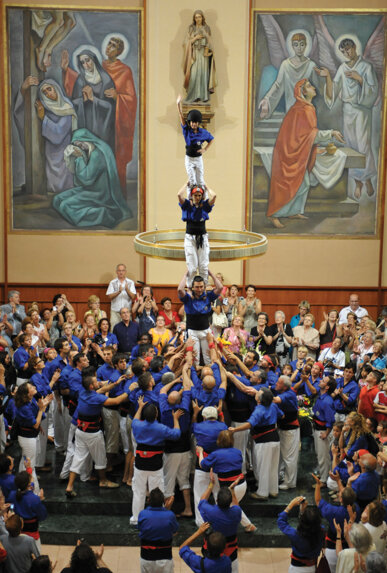 Pilar dins l'església. Foto: Lluís Tarrés
