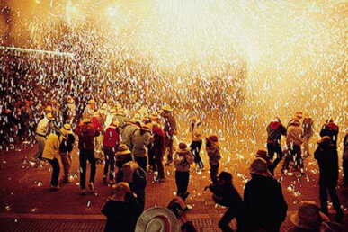 Sota les espurnes del correfoc