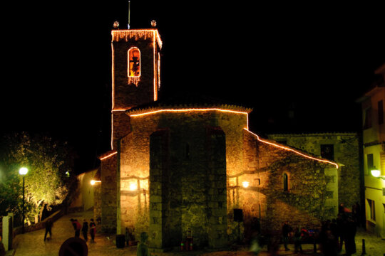 El campanar il·luminat