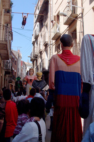 L'Home de la Barra, filigranes entre gegants