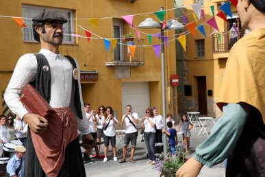 Cercavila amb els gegants rajolers