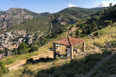 El peiró i la font de Pallerols. Foto: Samorà (Wikiloc)