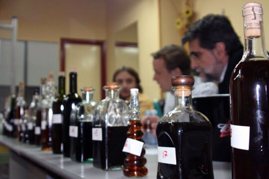 El jurat amb les ratafies presentades a concurs