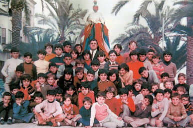 Una de les colles de xiquets, l'any 1974