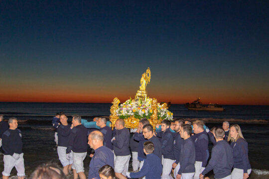 Processó nocturna i marítima