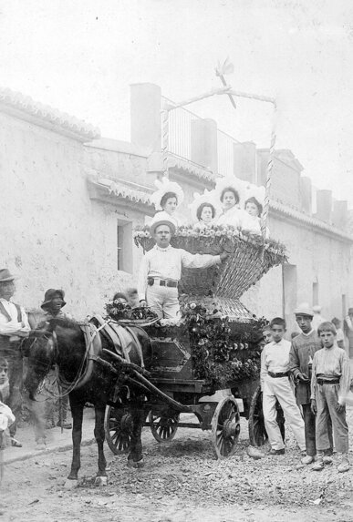 Carrossa de la cavalcada de la Ceràmica cap al 1912. Foto: Arxiu C. Sanchís