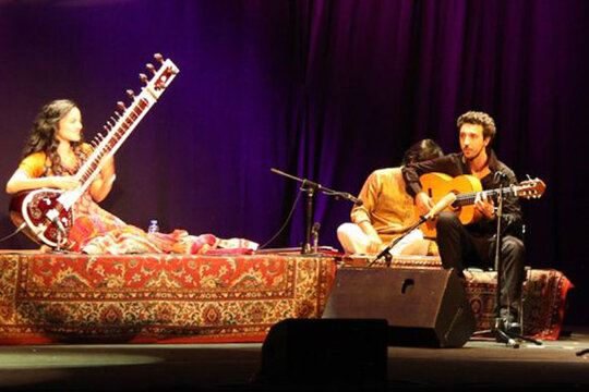 Fusionant el sitar amb la guitarra