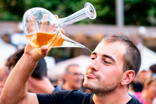 Concurs de beure amb porró