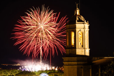 Un espectacular castell de focs posa punt i final als deu dies de gresca