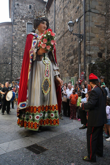 La geganta a les festes del Tura. Foto: Manel Carrera i Escudé