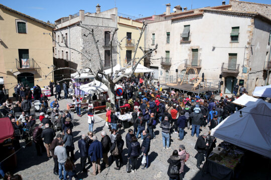 Aspecte de la plaça durant el Mercat
