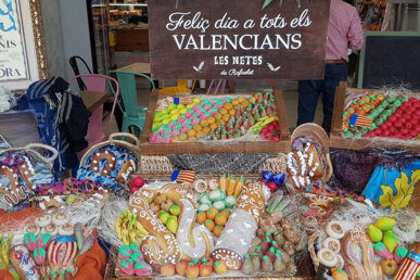 Aparador desitjant feliç dia a tots els valencians