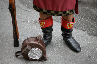 Botes d'un membre d'una filada cristiana