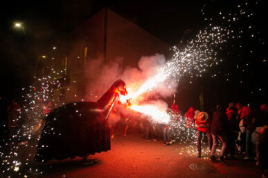 La Mula durant un correfoc. Foto: Ajuntament de Sant Feliu