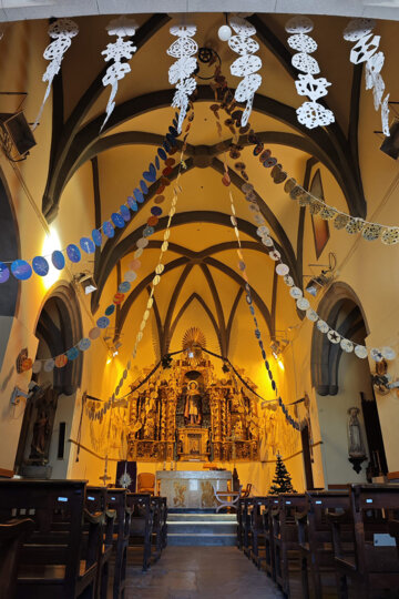 Conjunt de neules a tota l'esglesia