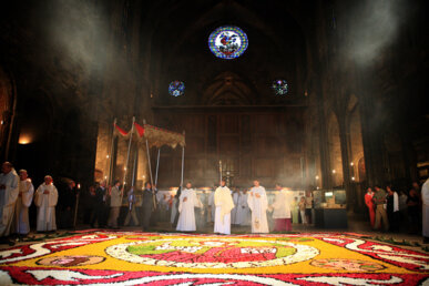 La processó s'inicia dins la Catedral