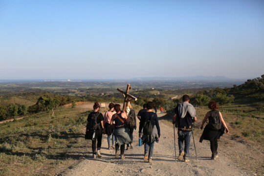 Caminants amb la plana de l'Empordà davant