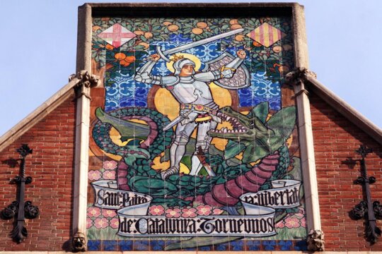 Mural ceràmic a la casa de les Punxes de Barcelona