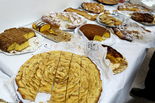 Pastissos a l'interior d'una casa
