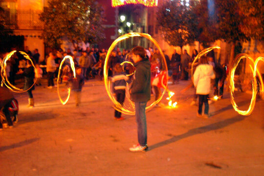 Les aixames dibuixen rodes de foc