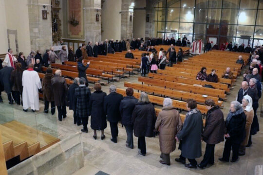 Metradansa dins l'església