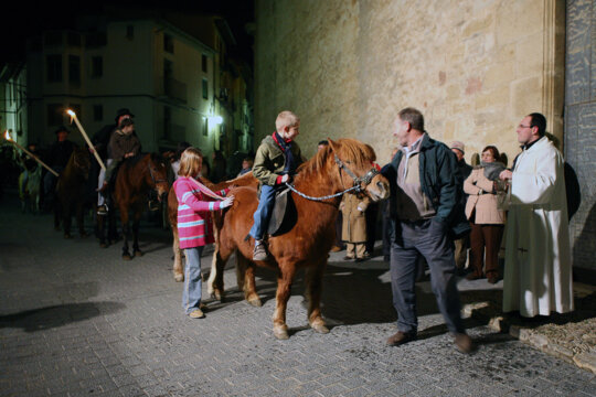 La processó passant per davant el sacerdot