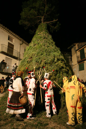 Els dimonis entren els sants dins la barraca