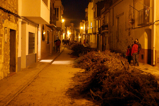 L'argelaga s'apila al mig dels carrers