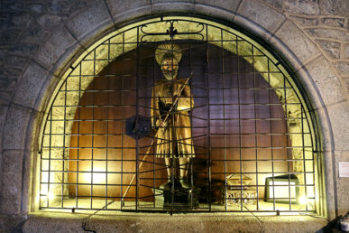 Imatge i relíquies de Sant Galderic a Sant Martí del Canigó