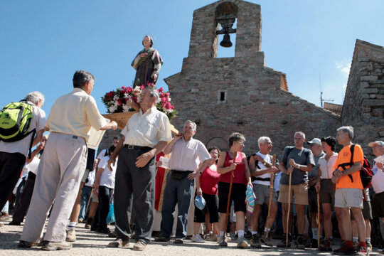 Moments abans del càntic del Virolai davant de Montserrat