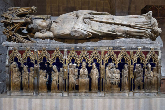 Sepulcre gòtic on descansava el sant